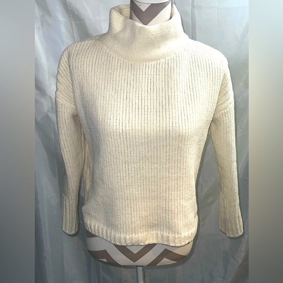 Women’s Philosophy winter white sweater loose turtleneck - Picture 4 of 11